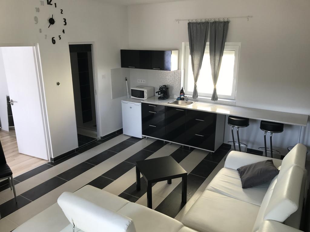 Corner Apartman 1 Lägenhet Siófok Exteriör bild